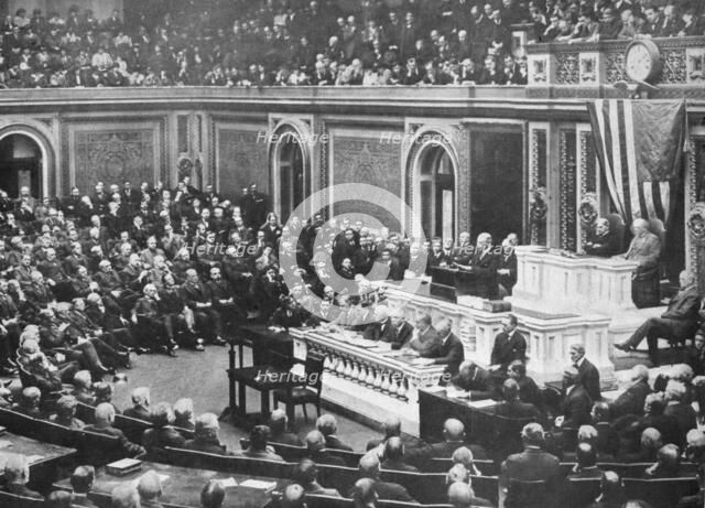 'L'Avant-Guerre aux Etats-Unis; Le 3 fevrier 1917, la séance du Congres americain dans..., 1917. Creator: Unknown.