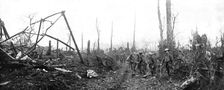 L'avance Britannique; Un detachement de sapeurs etablit une route en territoire libere 1917. Creator: Unknown