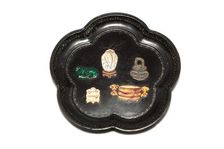 Lacquer dish with inlays, 1662-1722