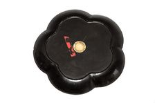 Lacquer dish with inlays, 1662-1722