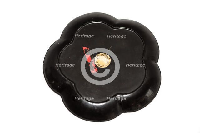 Lacquer dish with inlays, 1662-1722. Artist: Unknown.