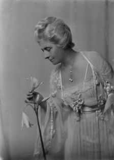 Ladenburg, Mrs., portrait photograph, 1917 Sept. 9. Creator: Arnold Genthe