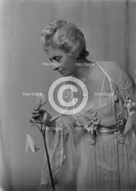 Ladenburg, Mrs., portrait photograph, 1917 Sept. 9. Creator: Arnold Genthe.