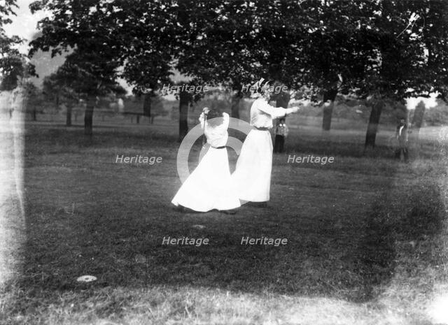Ladies on the golf links, Bulwell Hall Park, Nottingham, Nottinghamshire, 1910. Artist: Unknown