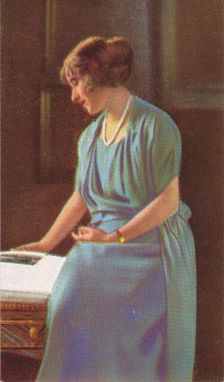 Lady Elizabeth Bowes-Lyons (1900-2002). Creator: Unknown