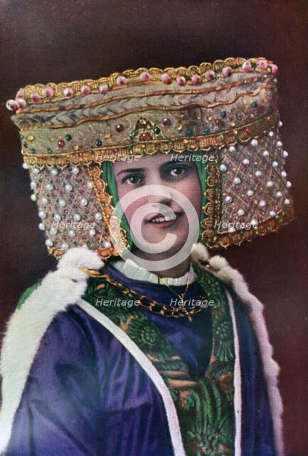 Lady's headdress, 14th century, (1910). Artist: Unknown