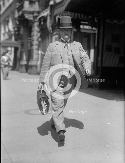 Lafollette, Robert M., Rep. from Wisconsin 1885-1891; Governor, 1901-1906; Senator, 1906-1925, 1913. Creator: Harris & Ewing.