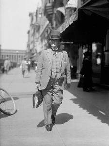Lafollette, Robert M., Rep. from Wisconsin 1885-1891; Governor, 1901-1906; Senator, 1906-1925, 1917. Creator: Harris & Ewing