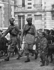 L'Afrique et l'orient dans les brumes du nord 1914. Creator: Unknown