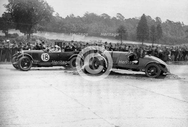 Lagonda passing R Childe's crashed Lea-Francis, BARC 6-Hour Race, Brooklands, Surrey, 1929, Artist: Bill Brunell.
