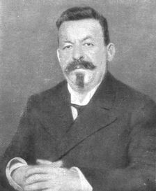 'L'Allemagne Revolutionnaire; Le chancelier socialiste allemand Friedrich Ebert porte..., 1918. Creator: Unknown