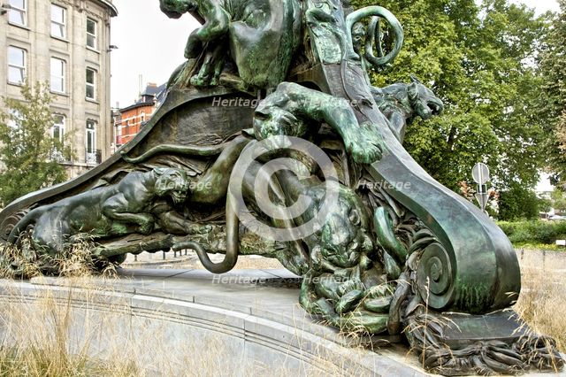Lamp column, Av des Azalees/Av. Paul Deschanel,  1913, (c2014-2017). Artist: Alan John Ainsworth.