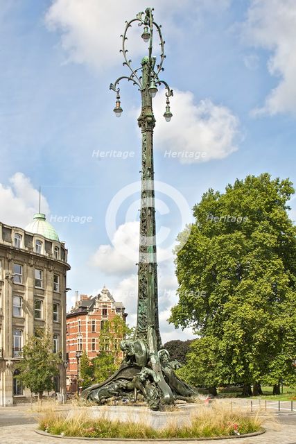 Lamp column, Av des Azalees/Av. Paul Deschanel,  (1913), c2014-2017. Artist: Alan John Ainsworth.
