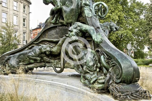 Lamp column, Av des Azalees/Av. Paul Deschanel,  1913, (c2014-2017). Artist: Alan John Ainsworth.