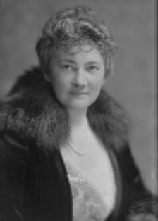 Lancashire, J.H., Mrs., portrait photograph, 1914 Nov. 15. Creator: Arnold Genthe