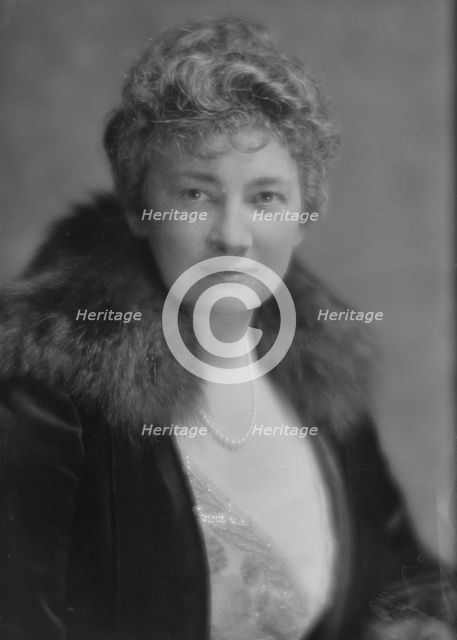 Lancashire, J.H., Mrs., portrait photograph, 1914 Nov. 15. Creator: Arnold Genthe.