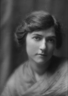 Langevin, Miss (Brown), portrait photograph, between 1912 and 1914. Creator: Arnold Genthe