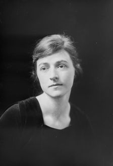 Langevin, Miss (Brown), portrait photograph, between 1912 and 1914. Creator: Arnold Genthe