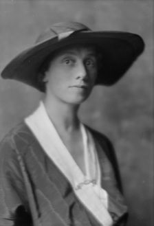 Langley, William C., Mrs., portrait photograph, 1914 June 22. Creator: Arnold Genthe