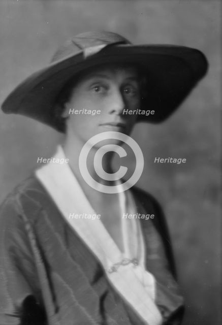 Langley, William C., Mrs., portrait photograph, 1914 June 22. Creator: Arnold Genthe.