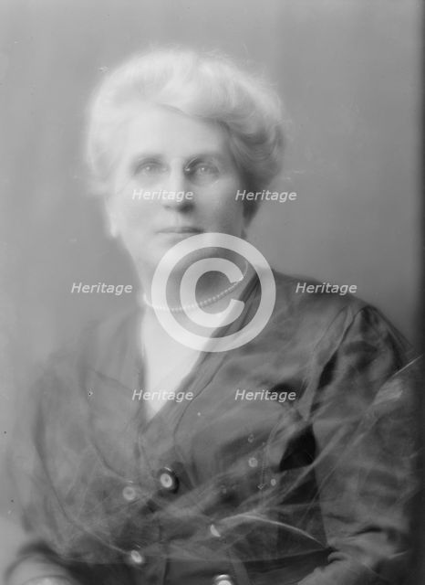 Lansdowne, H.B., Mrs., portrait photograph, 1914 Aug. 31. Creator: Arnold Genthe.