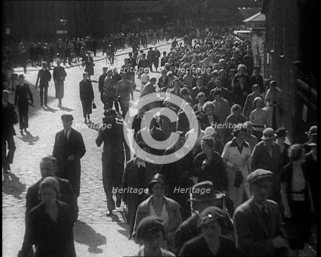 Large Crowd Walking Towards the Camera, 1933. Creator: British Pathe Ltd.