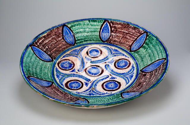 Large shallow dish, 18th/19th century. Creator: Unknown.