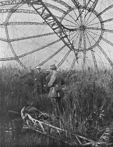 L'Armature du Zeppelin abattu dans les Marais du Vardar 1916. Creator: Unknown