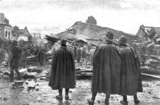 L'Arret du repli allemand; Le crime allemand de Bapaume: les decombres de l'hotel de ville apres l Creator: Unknown