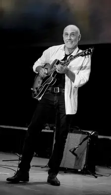 Larry Carlton, 2013. Artist: Alan John Ainsworth