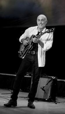 Larry Carlton, 2013. Artist: Alan John Ainsworth