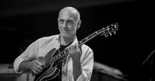 Larry Carlton, 2013. Artist: Alan John Ainsworth