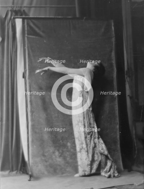 Lasell, Hildegarde, Miss, portrait photograph, 1916. Creator: Arnold Genthe.
