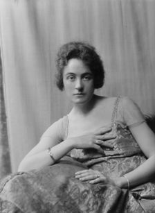 Lasell, Hildegarde, Miss, portrait photograph, not before 1916. Creator: Arnold Genthe