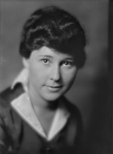 Lasky, Jesse, Mrs., portrait photograph, 1914 Sept. 4. Creator: Arnold Genthe