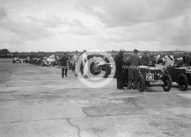 LCC Relay GP, Brooklands, 25 July 1931. Artist: Bill Brunell.