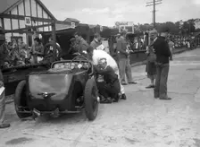 LCC Relay GP, Brooklands, 25 July 1931. Artist: Bill Brunell