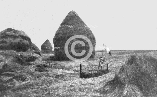 'Le 2e anniversaire de la Marne; Une tombe dans les champs moissonnes pres de Neufmontiers', 1916. Creator: Unknown.