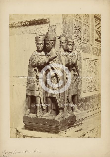 Le 4 figure di porfido presso la porta del Palazzo ducale, 1860-1870. Creator: Carlo Ponti.