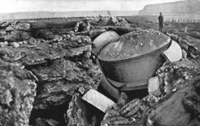 'Le 420; la chute successive des forts de Liege, le 23 aout 1914. Creator: Unknown