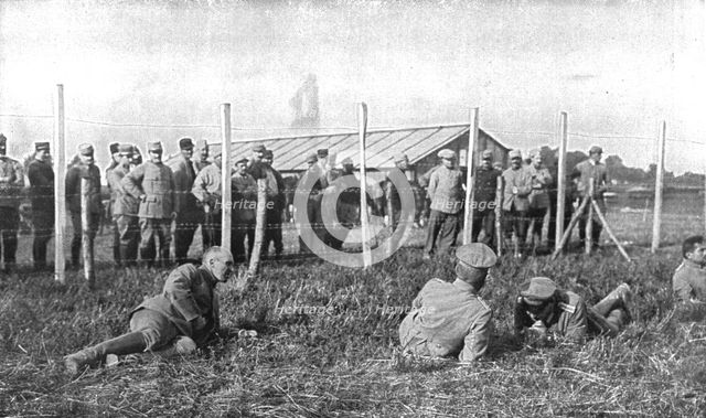 'Le Coin des Officiers; Groupe d'officiers allemands prisonniers dans un des enclos..., 1916 (1924) Creator: Unknown.