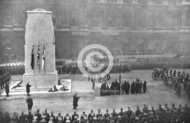 'Le "Combattant Inconnu" Britannique; a Londres: le 11 novembre, au onzieme coup de 11 heurs...1920. Creator: Unknown.