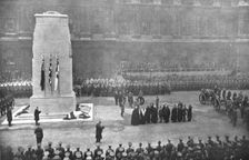 Le "Combattant Inconnu" Britannique; a Londres: le 11 novembre, au onzieme coup de 11 heurs...1920. Creator: Unknown
