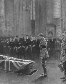 Le "Combattant Inconnu" Britannique; a Westminster: le roi George V et, derriere lui, ses...1920. Creator: Georges Bertin Scott