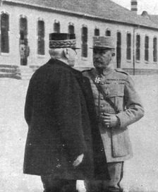 Le commandement devant Verdun; Le general Joffre et le general Nivelle 1916. Creator: Unknown