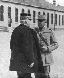 Le commandement devant Verdun; Le general Joffre et le general Nivelle 1916. Creator: Unknown