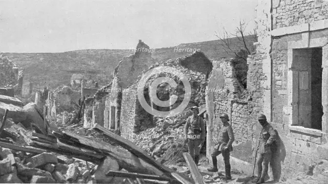 'Le champ de bataille; Les ruines de Craonne, pris le 4 mai 1917: au fond, la crete..., 1917. Creator: Unknown.