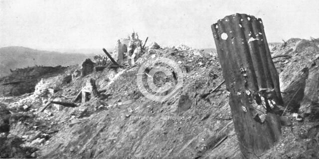 'Le champ de bataille; Un coin de Craonne: l'eglise', 1917. Creator: Unknown.