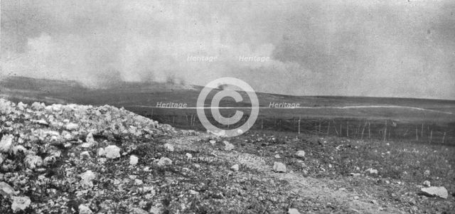 'Le Champ de Bataille; Un paysage au Nord de Verdun: au fond a gauche, la crete..., 1916 (1924) Creator: Unknown.
