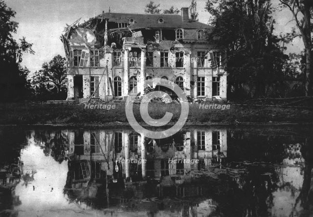 ''Le Chateau de Boesinghe, pres D'Ypres.', 1916. Creator: Unknown.